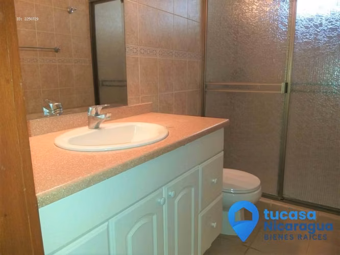 Rento casa con piscina en Santo Domingo, Managua – Estilo Santorini en condominio privado - Imagen 12