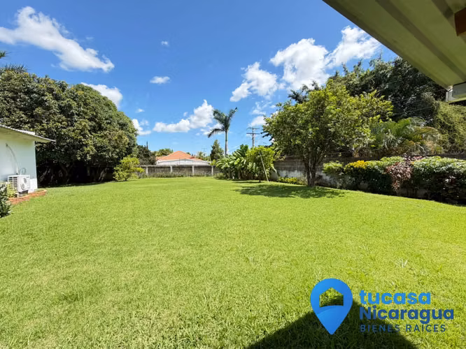 Rento casa en Las Colinas, Managua – Estilo quinta con amplios jardines e ideal para negocio - Imagen 14