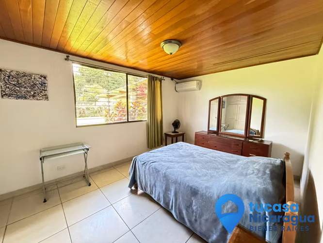 Rento casa en Las Colinas, Managua – Estilo quinta con amplios jardines e ideal para negocio - Imagen 12