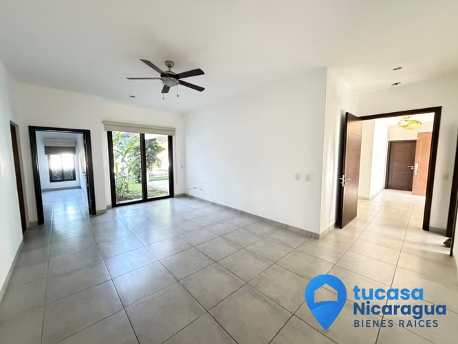 Casa en Renta o Venta en Santo Domingo • Condominio Nuevo • 4 Habitaciones + Piscina • Managua
