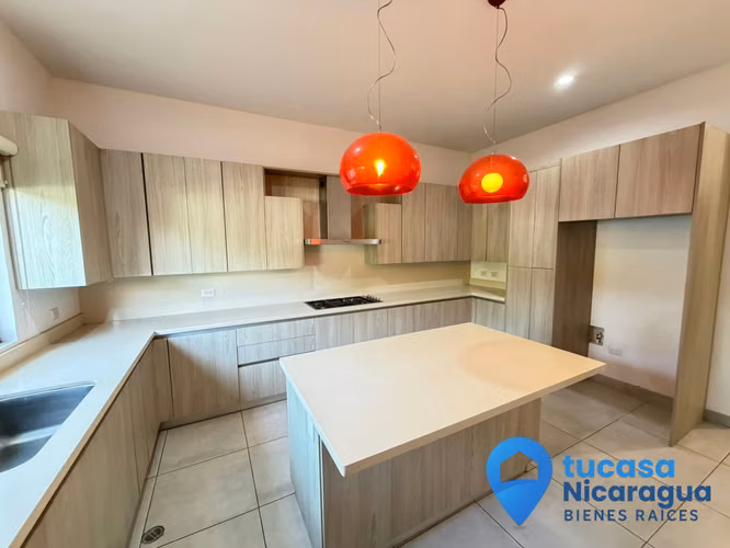 Casa en Renta o Venta en Santo Domingo • Condominio Nuevo • 4 Habitaciones + Piscina • Managua