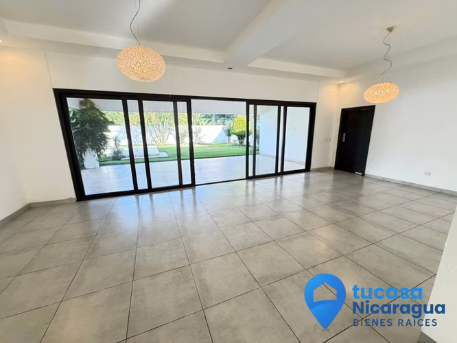 Casa en Renta o Venta en Santo Domingo • Condominio Nuevo • 4 Habitaciones + Piscina • Managua