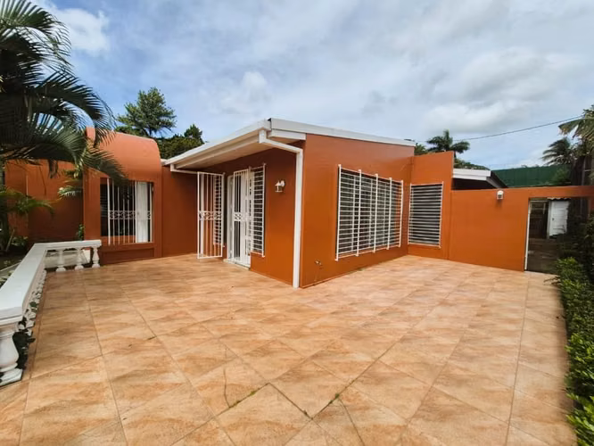 FP> Casa con Piscina en Venta – Montefresco, Carretera Sur