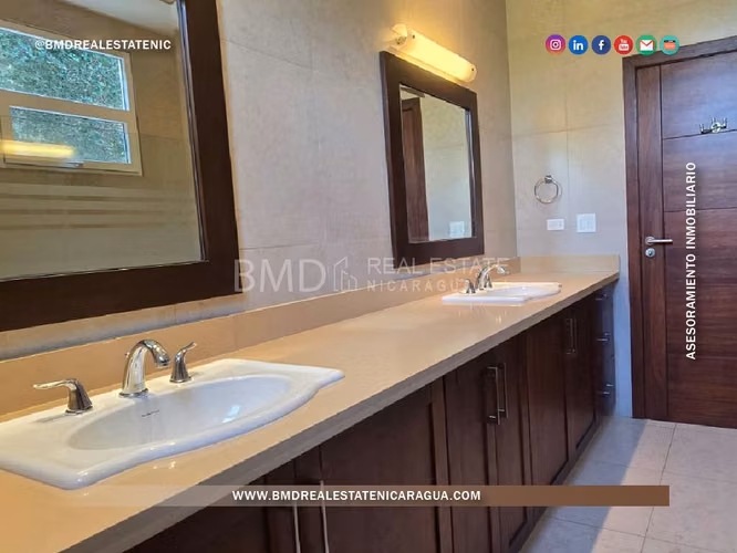 Hermosa casa en venta en Santo Domingo, ubicada en condominio privado NG