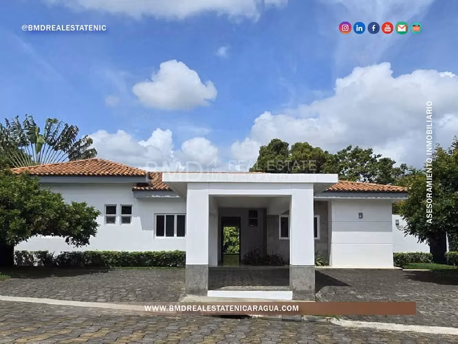 Hermosa casa en venta en Santo Domingo, ubicada en condominio privado NG
