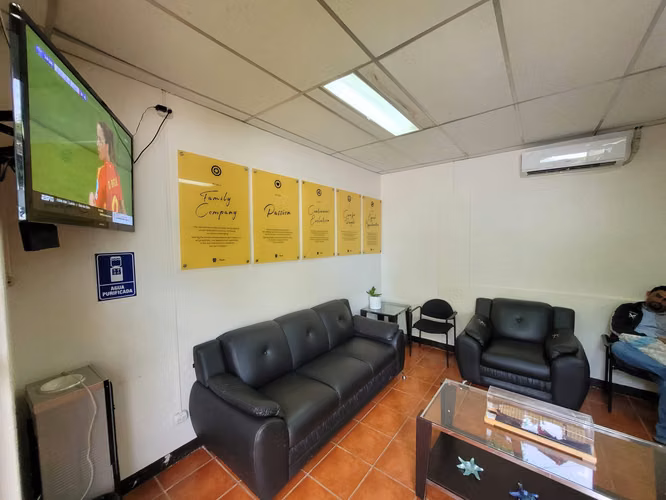 En venta oficina en excelente zona en Bolonia.