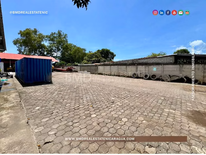 Oficina con bodegas en renta ubicada en Carretera Norte BG