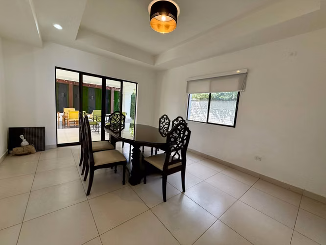 KC-Se vende casa en la tercera entrada a las colinas