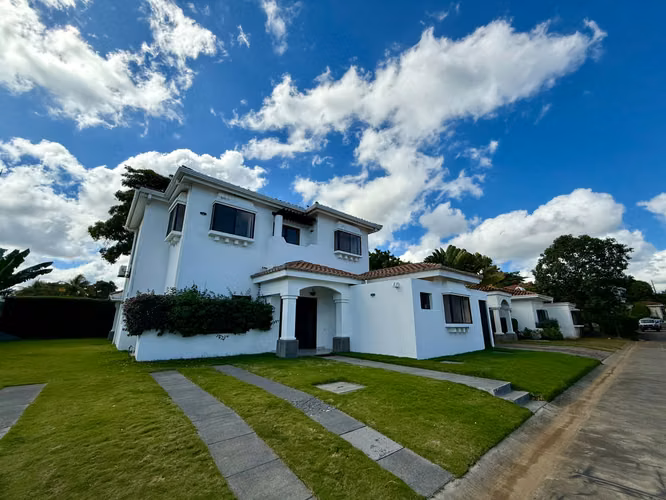 KC-Se vende casa en la tercera entrada a las colinas