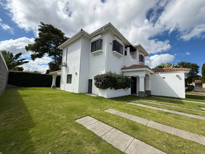 KC-Se vende casa en la tercera entrada a las colinas