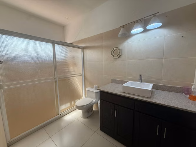 KC-Se vende casa en la tercera entrada a las colinas