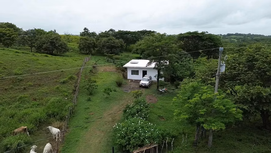 Hermosa Casa Nueva Cerca de Playas Maderas y Marsella