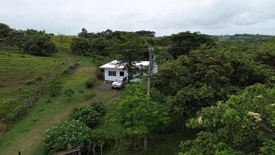Hermosa Casa Nueva Cerca de Playas Maderas y Marsella