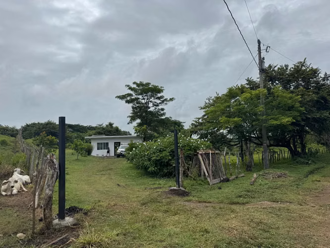 Hermosa Casa Nueva Cerca de Playas Maderas y Marsella