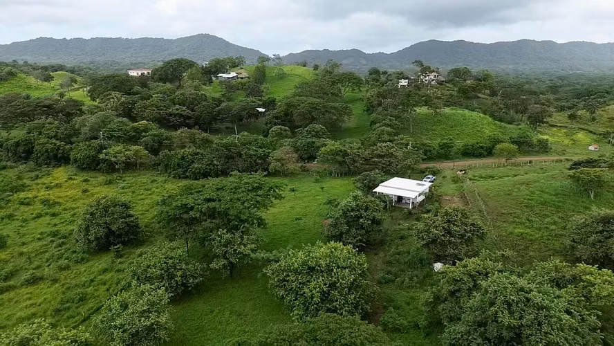 Hermosa Casa Nueva Cerca de Playas Maderas y Marsella