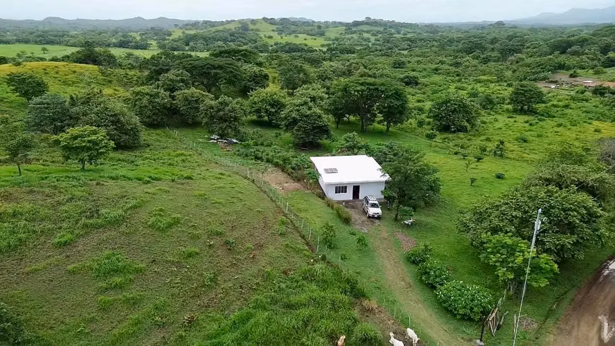 Charming New Home on 1.5 Manzanas – Near Beach