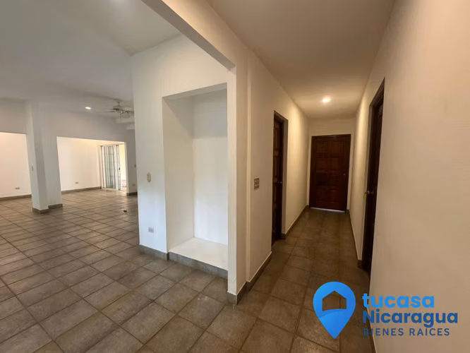Rento Casa en Las Cumbres – Av. Jean Paul Genie | 5 Habitaciones + Piscina + Jardine - Imagen 13