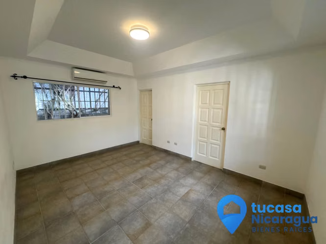 Rento Casa en Las Cumbres – Av. Jean Paul Genie | 5 Habitaciones + Piscina + Jardine - Imagen 2