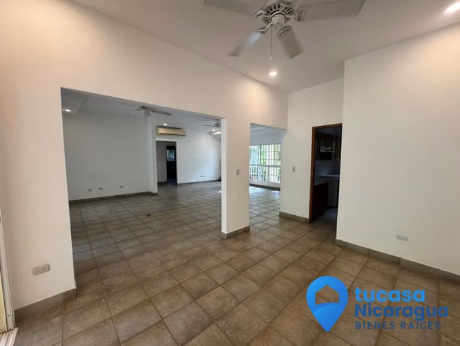 Rento Casa en Las Cumbres – Av. Jean Paul Genie | 5 Habitaciones + Piscina + Jardine - Imagen 17