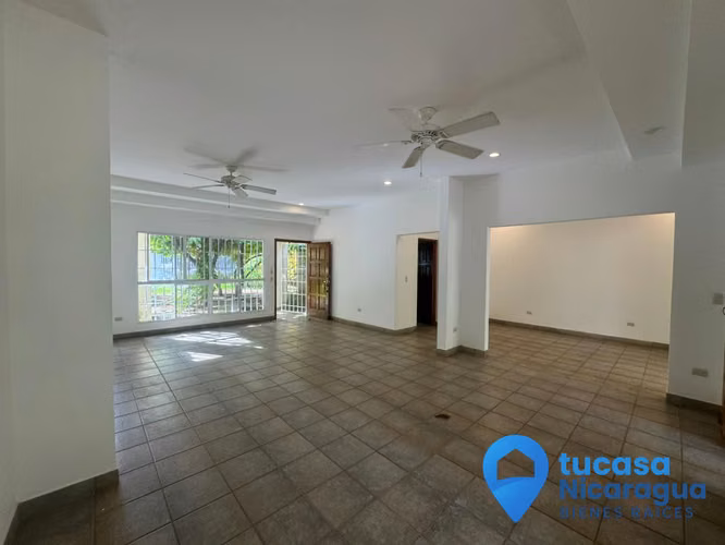 Rento Casa en Las Cumbres – Av. Jean Paul Genie | 5 Habitaciones + Piscina + Jardine - Imagen 9
