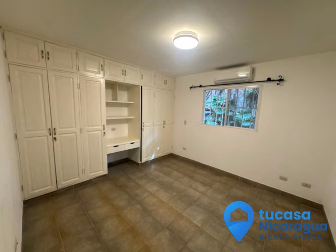 Rento Casa en Las Cumbres – Av. Jean Paul Genie | 5 Habitaciones + Piscina + Jardine - Imagen 16