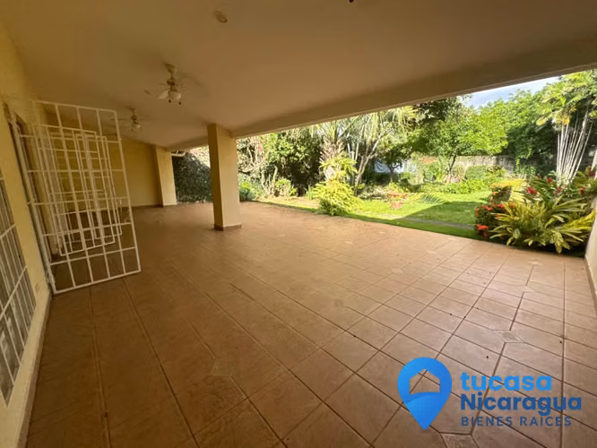 Rento Casa en Las Cumbres – Av. Jean Paul Genie | 5 Habitaciones + Piscina + Jardine - Imagen 11