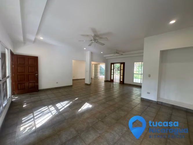 Rento Casa en Las Cumbres – Av. Jean Paul Genie | 5 Habitaciones + Piscina + Jardine - Imagen 10