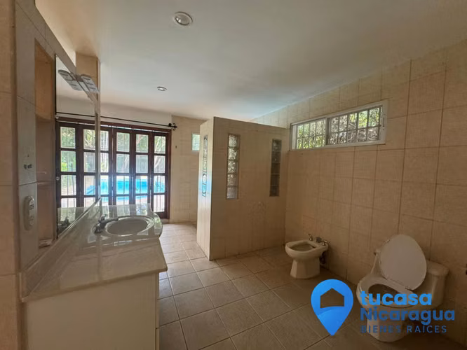 Rento Casa en Las Cumbres – Av. Jean Paul Genie | 5 Habitaciones + Piscina + Jardine - Imagen 15