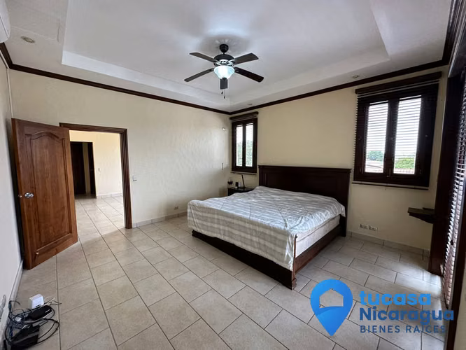 Casa en renta en santo domingo de 4 habitaciones
