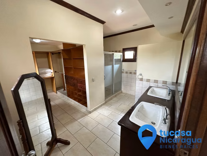 Casa en renta en santo domingo de 4 habitaciones
