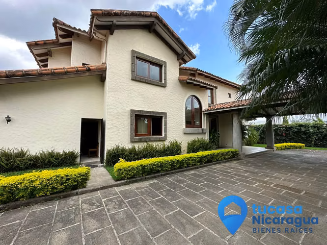 Casa en renta en santo domingo de 4 habitaciones
