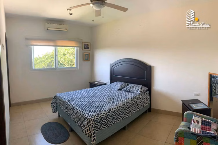  Hermosa Casa Amueblada en Condominio de Santo Domingo – AC