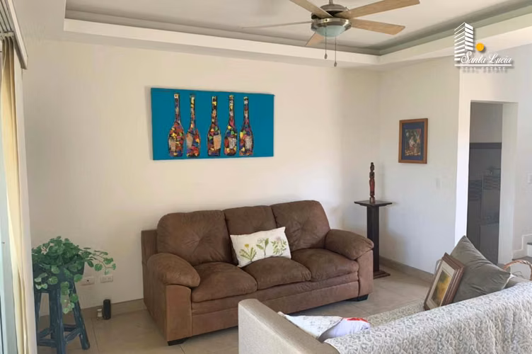  Hermosa Casa Amueblada en Condominio de Santo Domingo – AC
