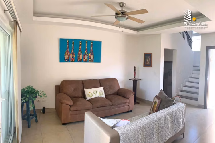  Hermosa Casa Amueblada en Condominio de Santo Domingo – AC
