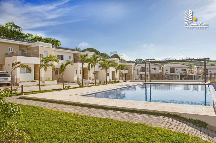  Hermosa Casa Amueblada en Condominio de Santo Domingo – AC