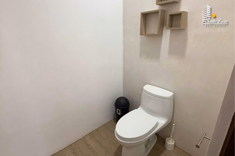 Amplia Casa con Piscina en Santo Domingo ! - LL - Imagen 8