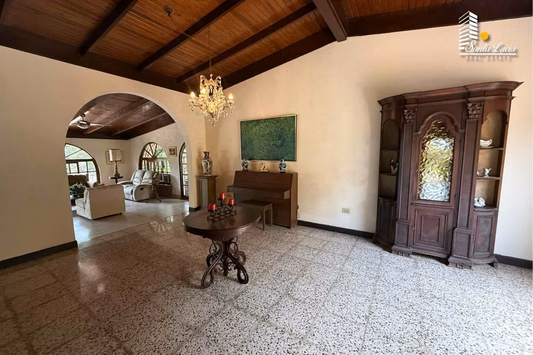 Amplia Casa con Piscina en Santo Domingo ! - LL - Imagen 15