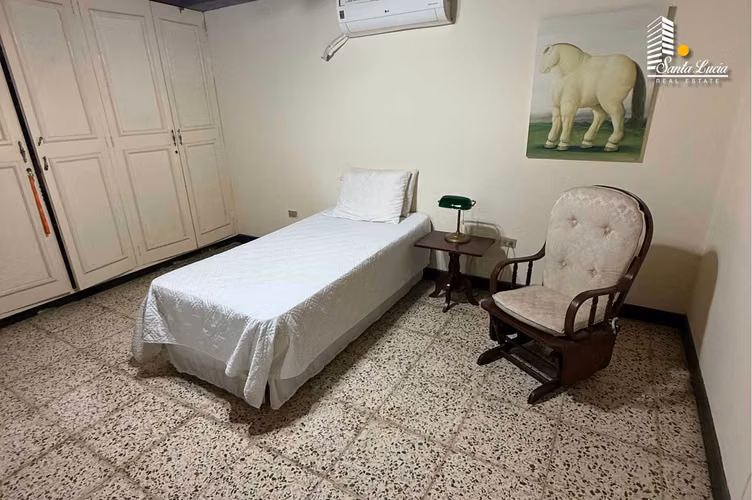 Amplia Casa con Piscina en Santo Domingo ! - LL - Imagen 4