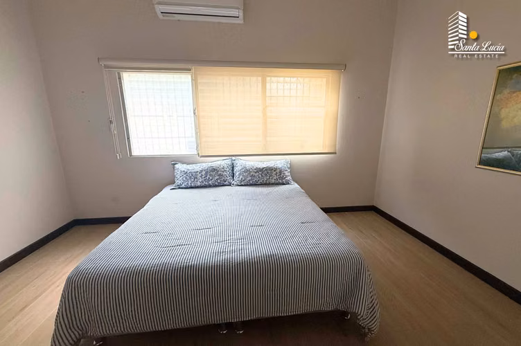 Amplia Casa con Piscina en Santo Domingo ! - LL - Imagen 5