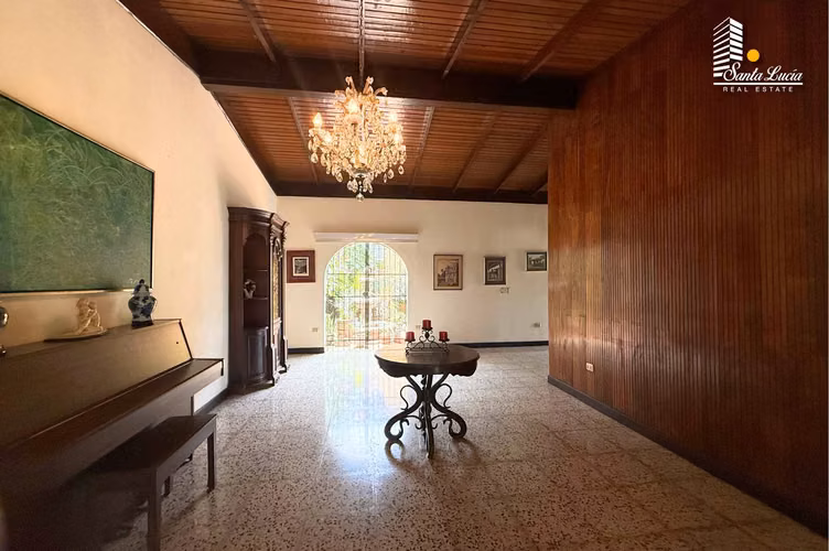 Amplia Casa con Piscina en Santo Domingo ! - LL - Imagen 16