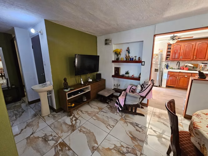 HERMOSA CASA EN LAS MERCEDES CARRETERA NORTE - Imagen 6