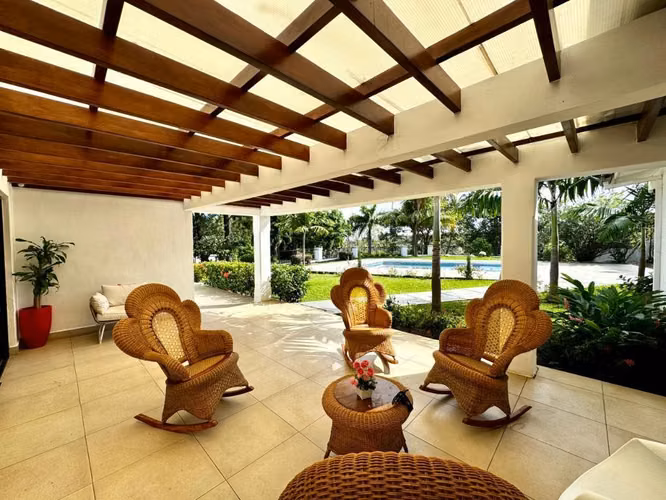 Casa exclusiva en alquiler en Serranías, Carretera Sur.