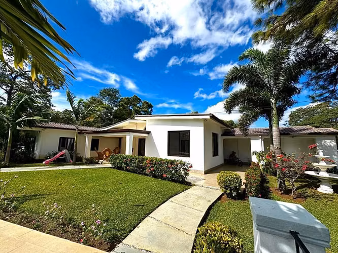 Casa exclusiva en alquiler en Serranías, Carretera Sur. - Imagen 4