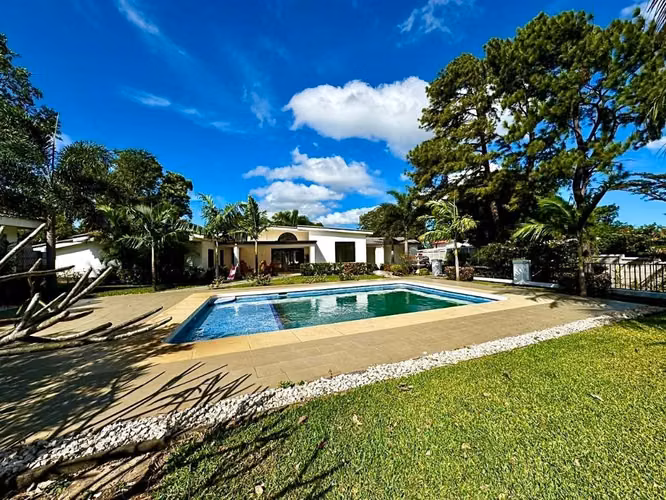 Casa exclusiva en alquiler en Serranías, Carretera Sur. - Imagen 3