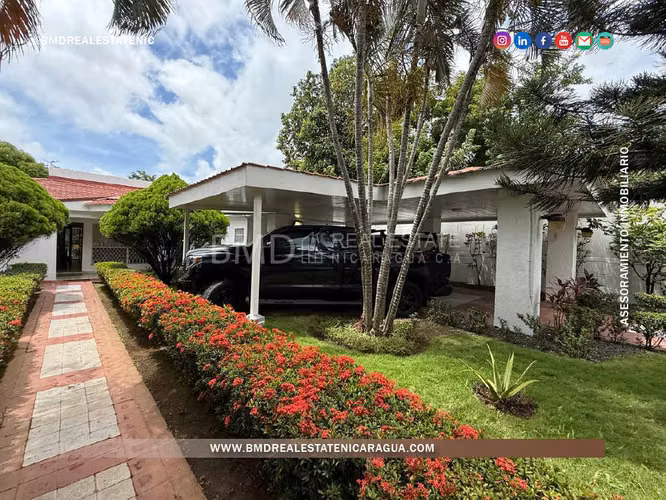 Se vende cómoda casa en la calle principal de Las Cumbres en Villa Fontana NG