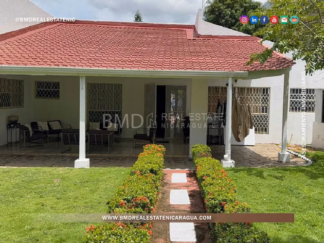 Se vende cómoda casa en la calle principal de Las Cumbres en Villa Fontana NG