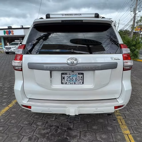 Camioneta Toyota Prado TXL 2016