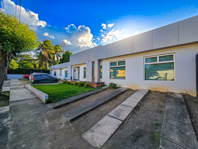 Propiedad corporativa/esquina premium en Los Robles – Managua | US$ 600,000