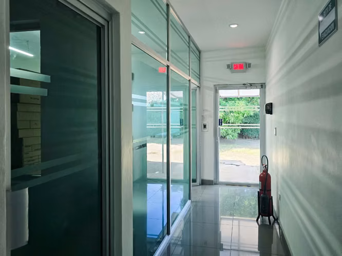 Propiedad corporativa/esquina premium en Los Robles – Managua | US$ 600,000