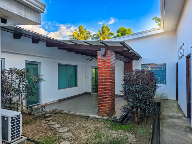 Propiedad corporativa/esquina premium en Los Robles – Managua | US$ 600,000